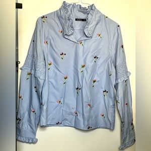 Boohoo striped embroidered flowers blouse
Empire neckline with buttons